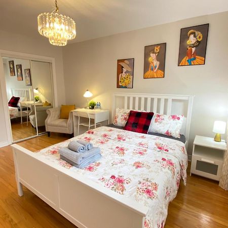Отель Sunny House - Main Floor, Free Parking, In Торонто Экстерьер фото